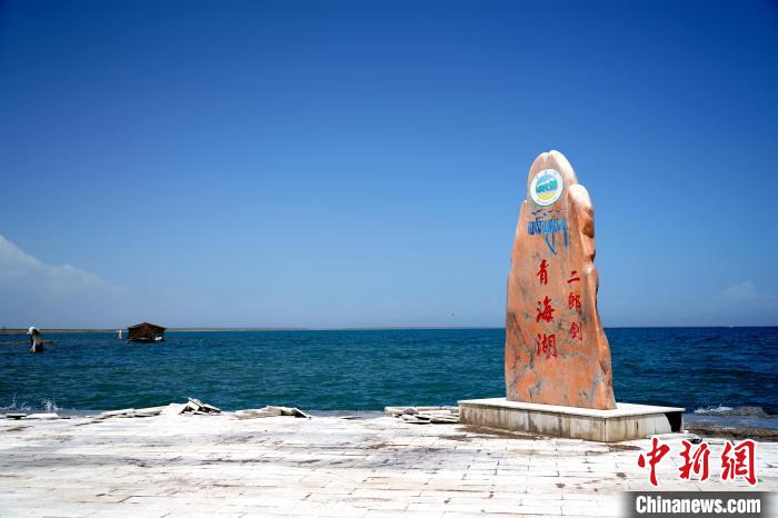 圖為青海湖景區(qū)一角?！O睿 攝