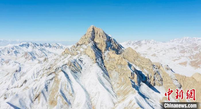 圖為山川被白雪覆蓋?！《继m縣融媒體中心供圖