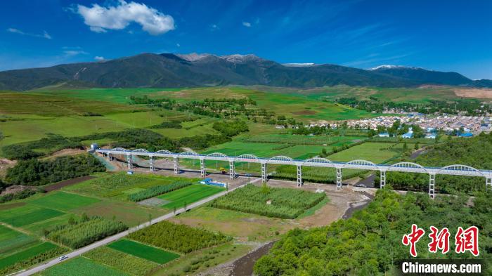 圖為引大濟湟西干渠的渡槽。(資料圖) 青海省水利廳 供圖
