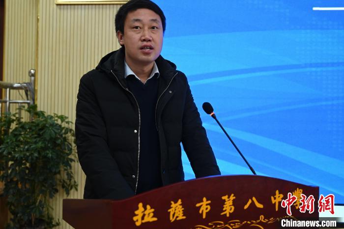 圖為城關區(qū)委副書記、區(qū)委教育工作領導小組組長汪鋒致辭?！≮w朗 攝