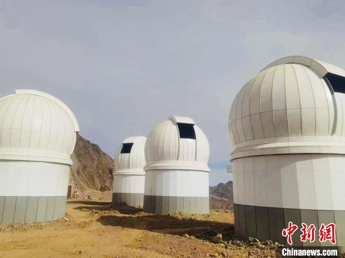 圖為南京大學時域天文臺望遠鏡圓頂安裝完畢?！±浜苿?chuàng)園區(qū)管委會 供圖