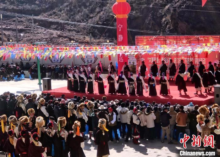 文藝活動(dòng)全景?！∶⒖悼h委宣傳部供圖