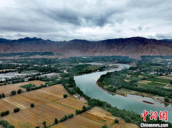 圖為黃河岸畔景色。(資料圖) 李玉峰 攝