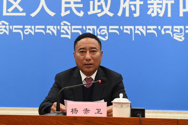 楊赤衛(wèi) 林芝市常委、政府副市長.JPG