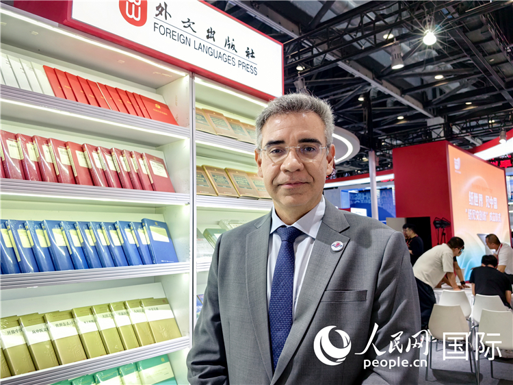 巴西東進(jìn)出版社社長(zhǎng)高文勇接受人民網(wǎng)專訪。人民網(wǎng)記者 符園園攝