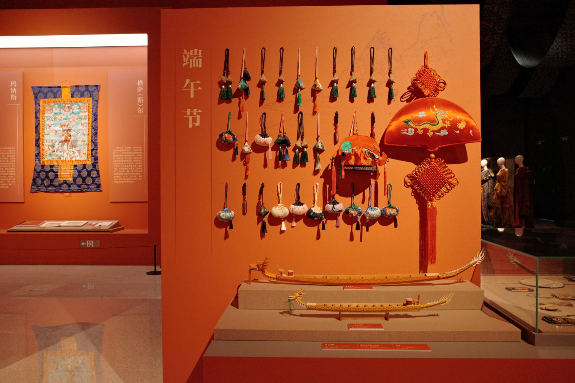 “氣象萬(wàn)千——中國(guó)非遺保護(hù)實(shí)踐主題展”展示了端午節(jié)主題的非遺。人民網(wǎng)記者 劉微攝