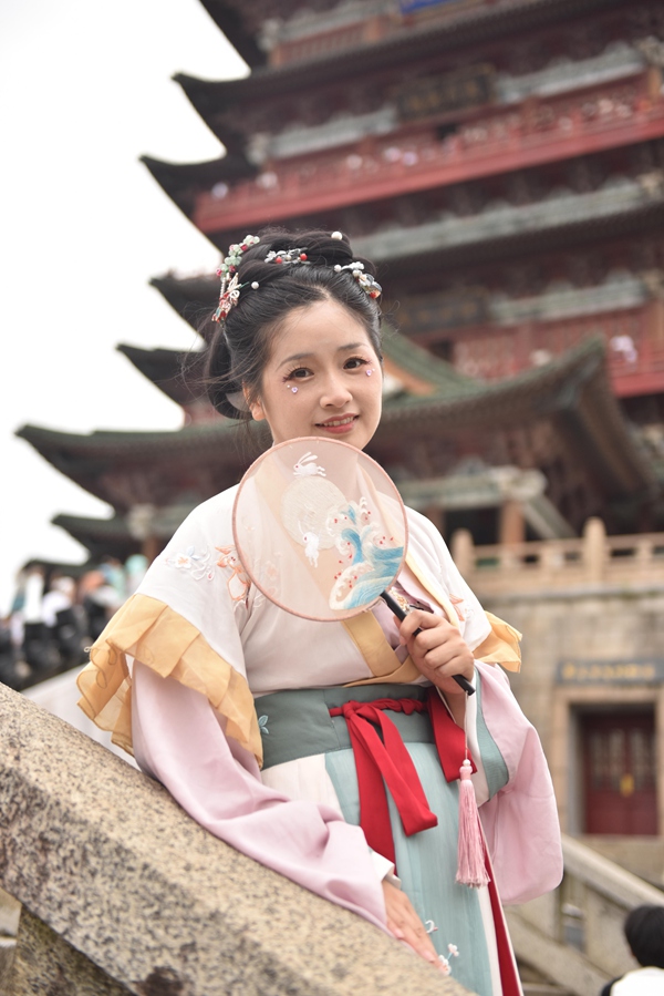南昌滕王閣“古風(fēng)游”。受訪者供圖