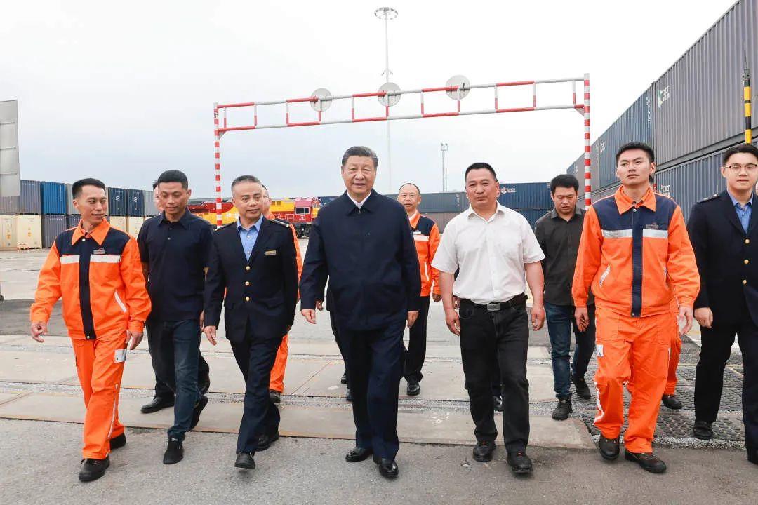 時(shí)政微觀察丨再次考察西部陸海新通道，總書(shū)記提出新要求