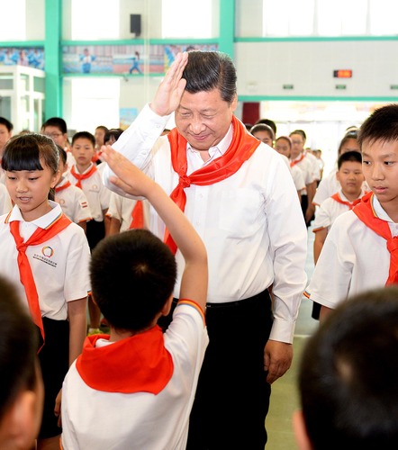 2014年5月30日，習(xí)近平總書記來到北京市海淀區(qū)民族小學(xué)，參加慶?！傲弧眹H兒童節(jié)活動(dòng)。