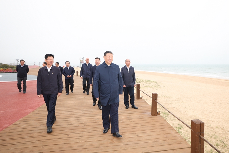 2024年5月22日，習(xí)近平總書記在山東日照陽光海岸綠道考察。