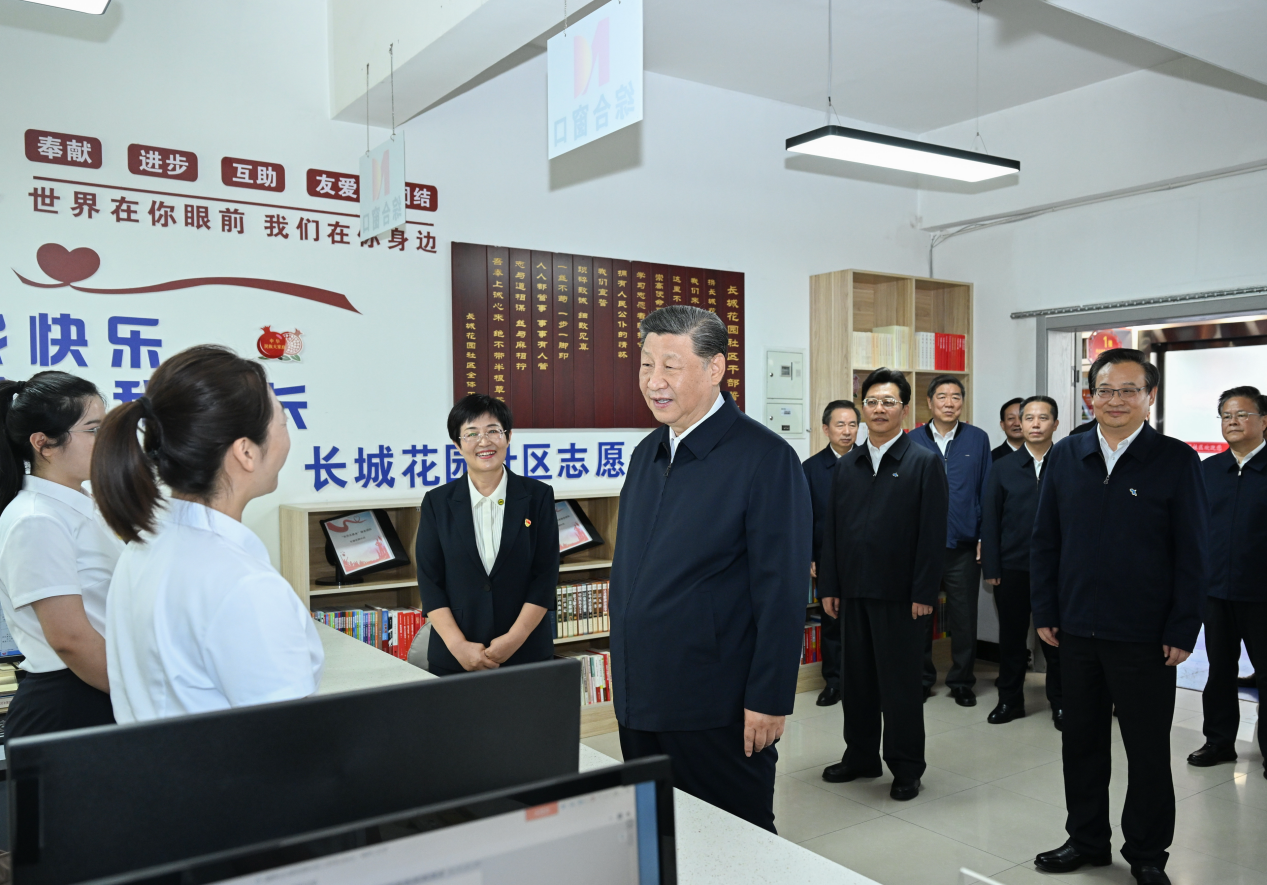 2024年6月19日，習(xí)近平總書記來到寧夏銀川市金鳳區(qū)長城花園社區(qū)考察。