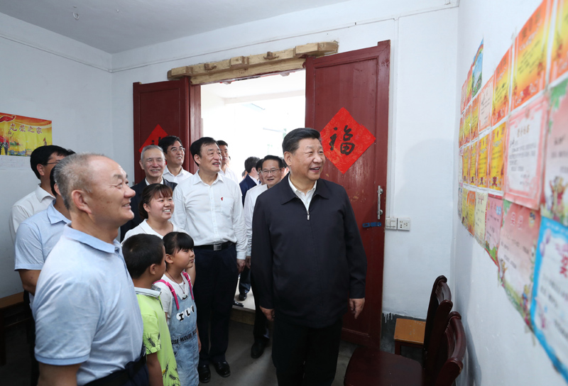 2019年5月20日，習(xí)近平總書記在江西省贛州市于都縣梓山鎮(zhèn)潭頭村看望村民孫觀發(fā)一家人。