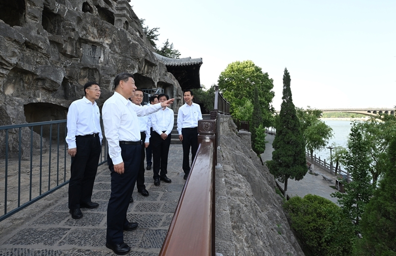 2025年5月19日至20日，中共中央總書記、國家主席、中央軍委主席習近平在河南考察。這是19日下午，習近平在洛陽龍門石窟考察。新華社記者 謝環(huán)馳 攝