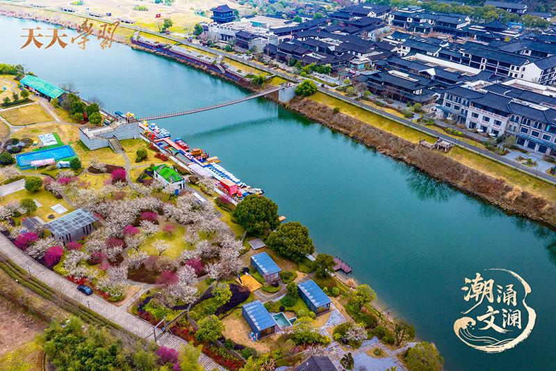 2025年2月17日，浙江紹興，嵊州市越劇小鎮(zhèn)和濕地公園梅花盛開(kāi)。