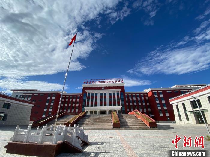 瀾滄江畔開出“教育格?；ā保含F(xiàn)代教育和生態(tài)教育并重