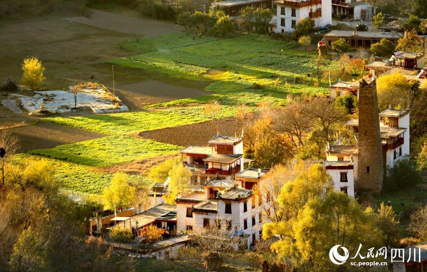 丹巴美景。李永安攝