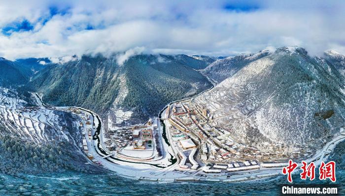 壤塘的雪后美景?！∪捞量h融媒體中心供圖