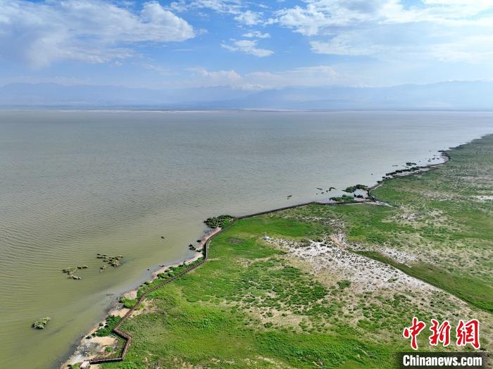圖為航拍都蘭湖國家濕地公園。　祁增蓓 攝