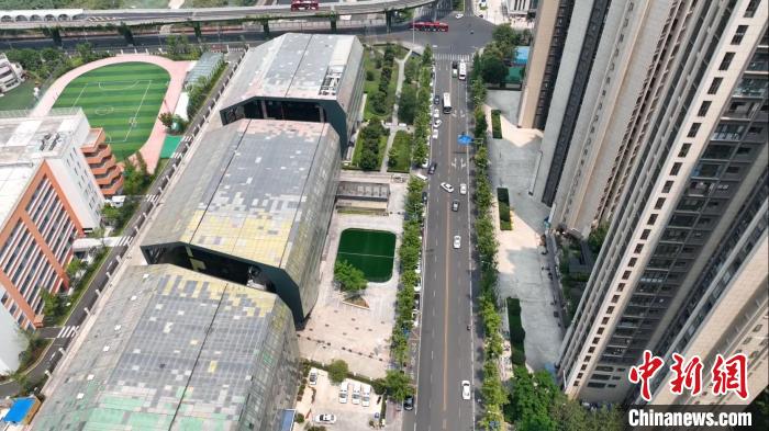 匯泉路社區(qū)一角?！「呒午?攝