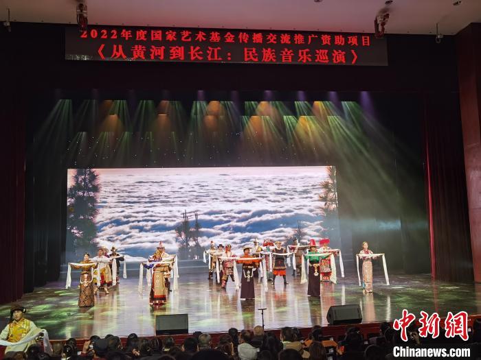 圖為演出現(xiàn)場。　潘雨潔 攝