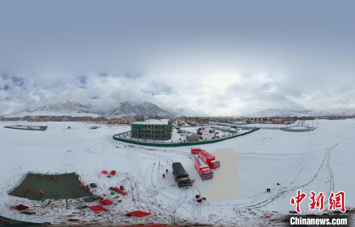 圖為地震實戰(zhàn)演練現(xiàn)場全景。　玉樹消防供圖