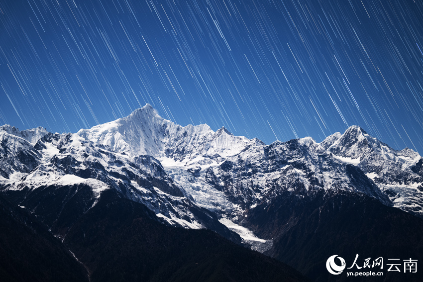 梅里雪山“星河流淌”奇觀。趙一舟攝