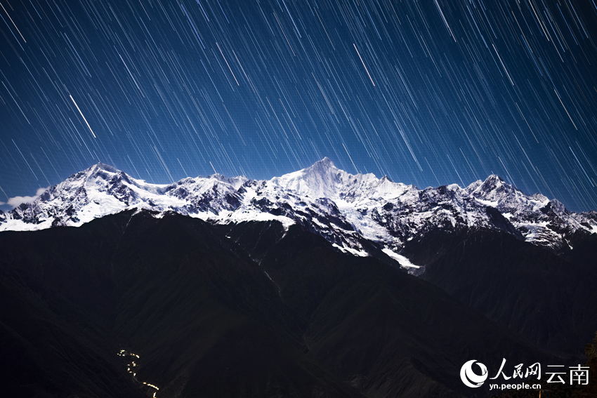 梅里雪山“星河流淌”奇觀。趙一舟攝