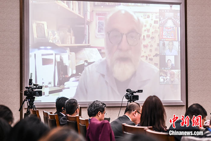 5月16日，由中國社會科學院西藏智庫、中國社會科學院民族學與人類學研究所主辦的第五屆西藏智庫國際論壇在北京舉行。美國紐約州立大學教授譚·戈倫夫在主旨演講中表示，自20世紀80年代以來，西方學者對西藏研究的范圍逐漸擴大，但西藏的語言和宗教仍然是最吸引西方學者的研究領(lǐng)域。 <a target='_blank' ><p  align=