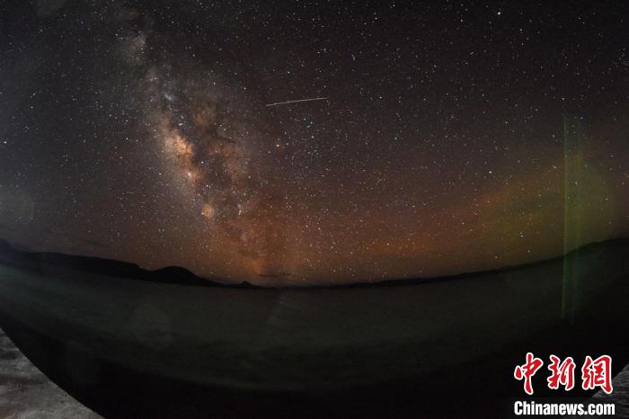 錯鄂湖星空璀璨，一顆流星劃過。　<a target='_blank' ></p><p  align=