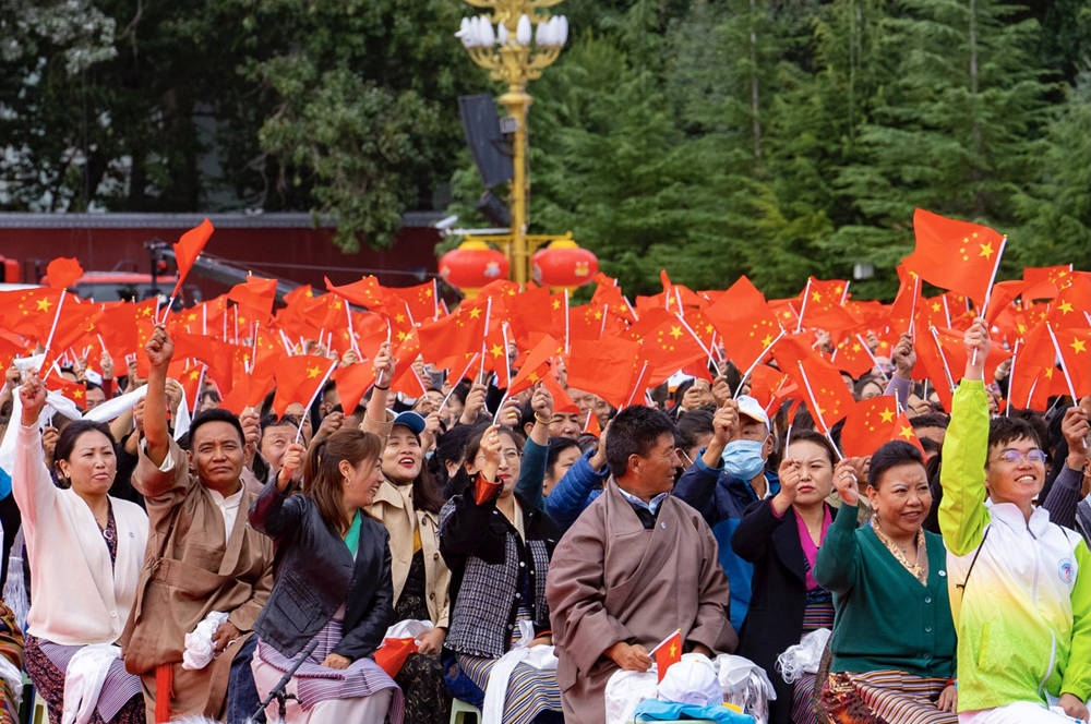 8月19日10時，慶祝西藏和平解放70周年大會在拉薩市布達拉宮廣場隆重舉行。徐馭堯 攝