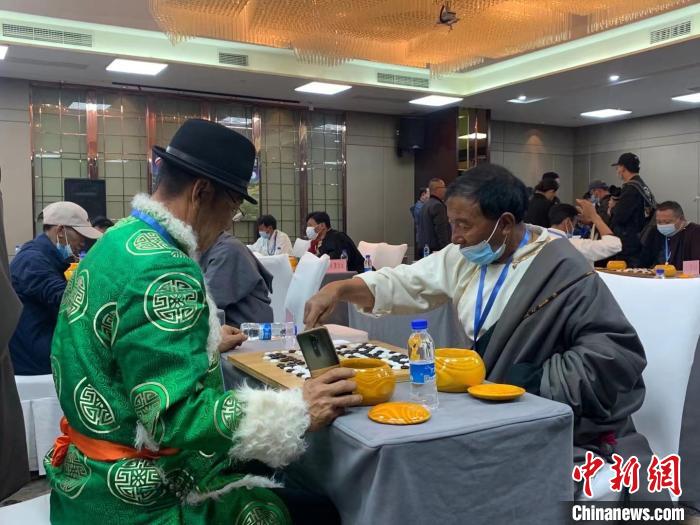 圖為參賽選手正在進行藏棋對弈?！≈x牧 攝