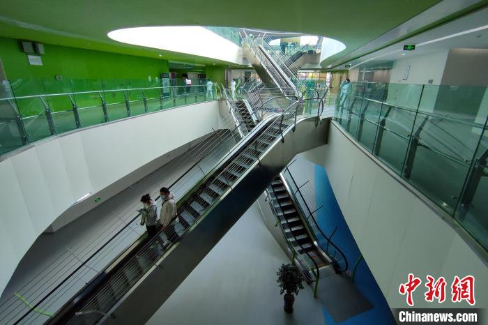 圖為西藏自治區(qū)婦產(chǎn)兒童醫(yī)院內(nèi)景。　江飛波 攝