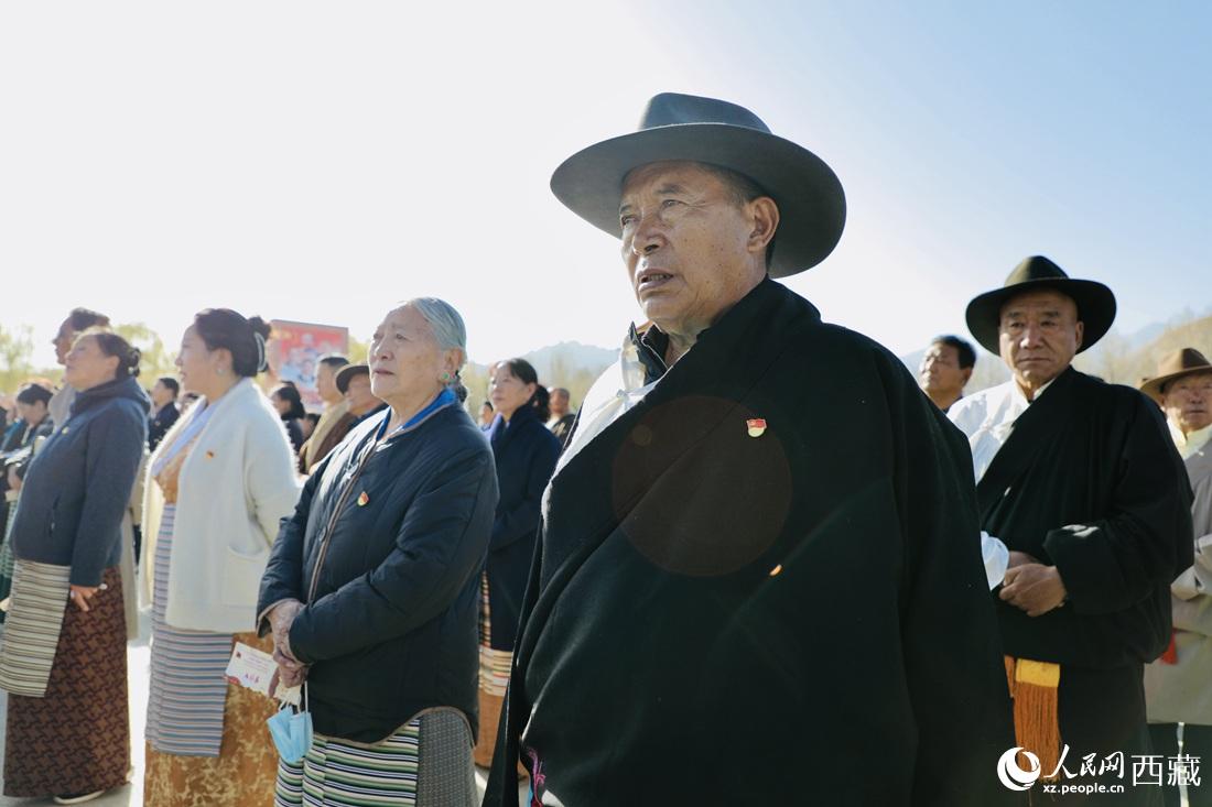 升旗儀式現(xiàn)場。人民網(wǎng) 次仁羅布攝