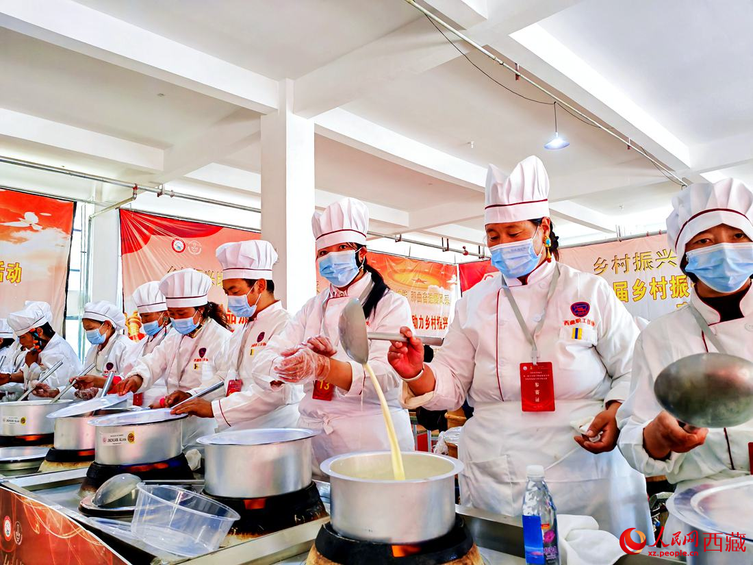 廚藝比拼。人民網(wǎng) 李海霞攝