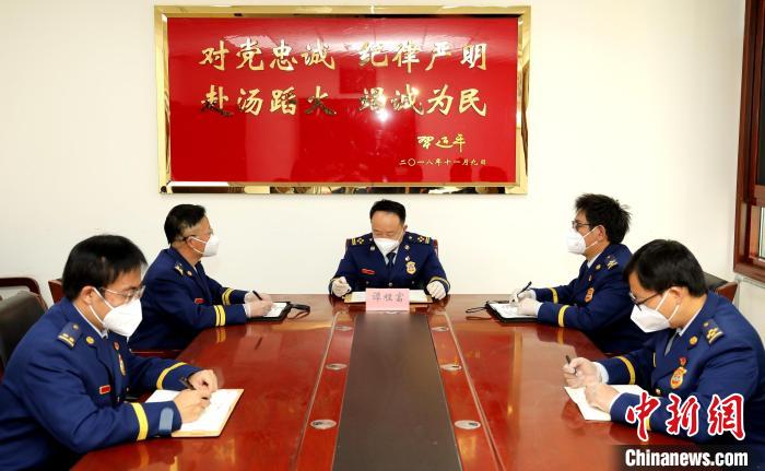 圖為西藏森林消防總隊(duì)在二十大開幕會結(jié)束后組織學(xué)習(xí)討論?！∥鞑厣窒揽傟?duì)供圖