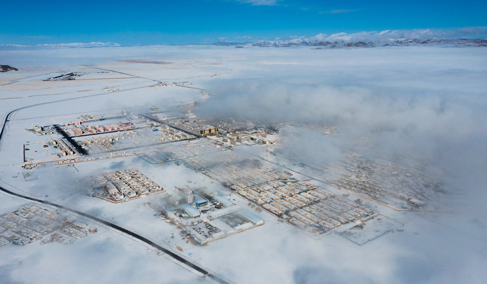 西藏阿里地區(qū)改則縣迎來初雪，銀裝素裹，美如畫卷。