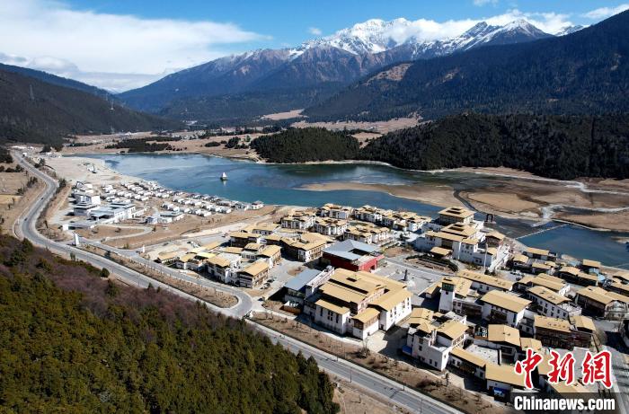 2月17日，西藏林芝魯朗小鎮(zhèn)。(無人機照片) 李林 攝