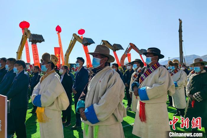 各方代表參加集中開復工儀式?！∧岈斪扛?攝
