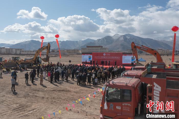 圖為2023年江蘇援藏項目集中推進會現(xiàn)場?！∝暩聛硭?攝