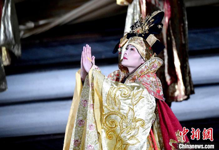 3月17日，西藏拉薩，《文成公主》大型史詩(shī)劇演出現(xiàn)場(chǎng)?！±盍?攝