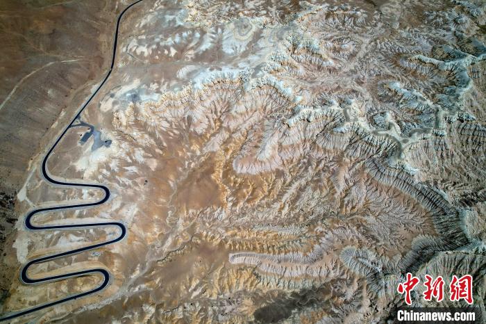 4月5日，西藏阿里札達(dá)土林。(無人機(jī)照片) 李林 攝