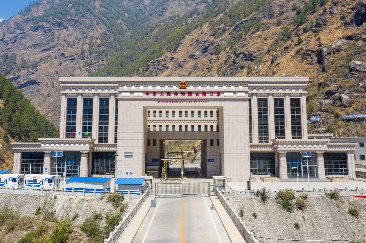 吉隆口岸航拍畫(huà)面。人民網(wǎng)記者 唐宋攝