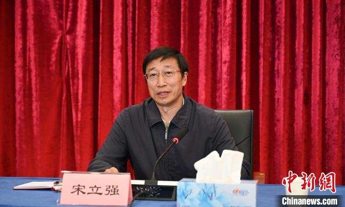 圖為西藏自治區(qū)黨委組織部副部長、第十批援藏干部人才總領(lǐng)隊宋立強致辭。