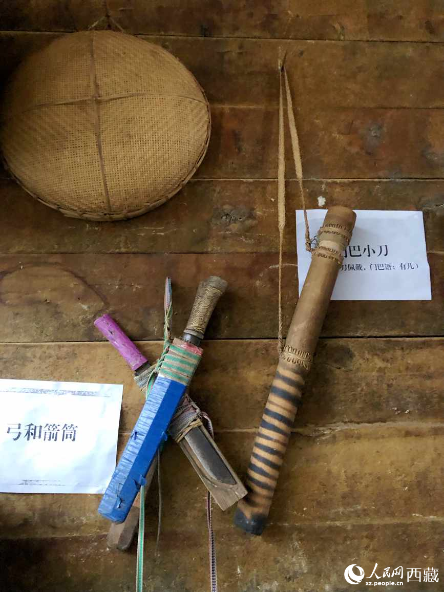 當(dāng)?shù)鬲?dú)具特色的藤竹工藝品。