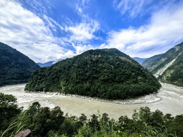 幾代建設(shè)者，歷經(jīng)半個(gè)多世紀(jì)完成！這是一條怎樣的公路？