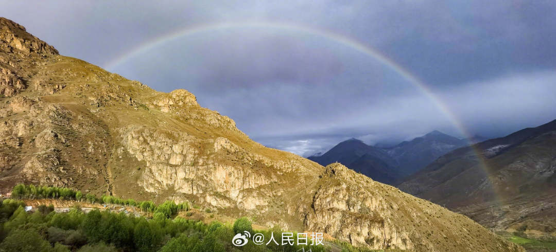 接好運(yùn)！青藏高原現(xiàn)巨大彩虹橋
