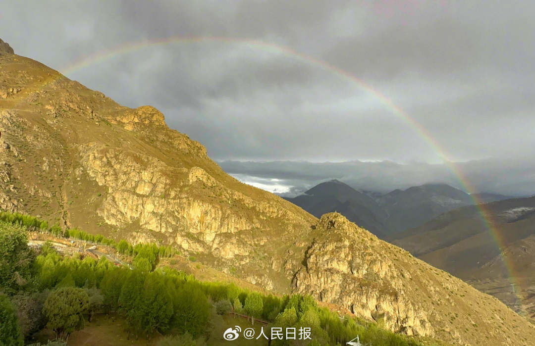 接好運(yùn)！青藏高原現(xiàn)巨大彩虹橋
