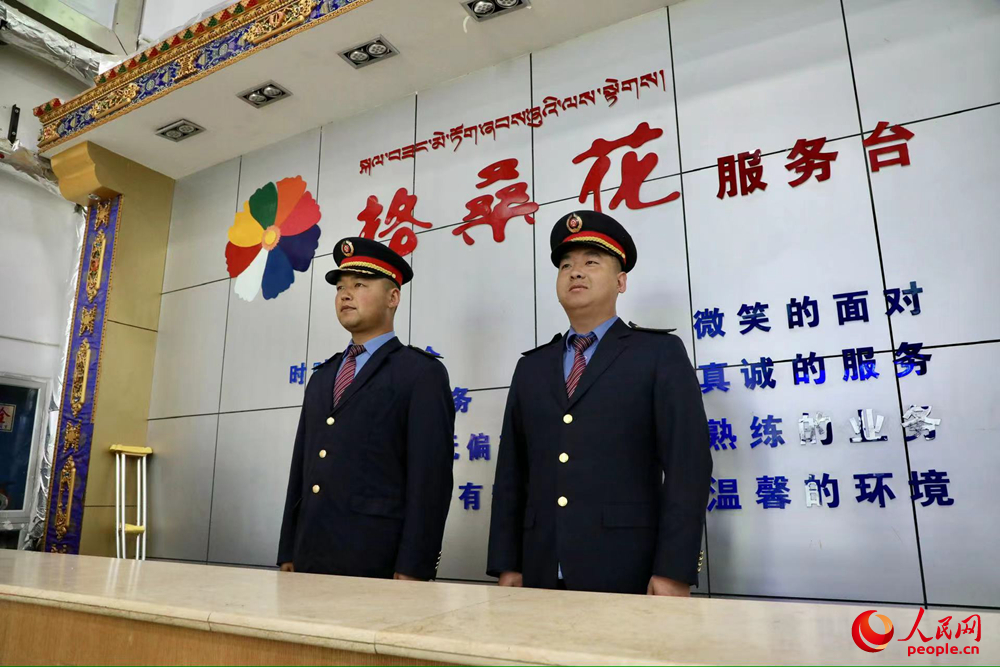 那曲火車站格桑花服務(wù)臺(tái)。人民網(wǎng)記者 次仁羅布攝