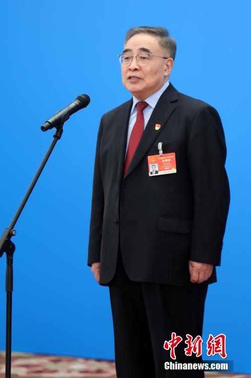 3月8日，第十三屆全國人民代表大會第四次會議舉行第二場“代表通道”采訪活動。圖為全國人大代表張伯禮通過網(wǎng)絡(luò)視頻方式接受采訪。 <a target='_blank' ><p  align=